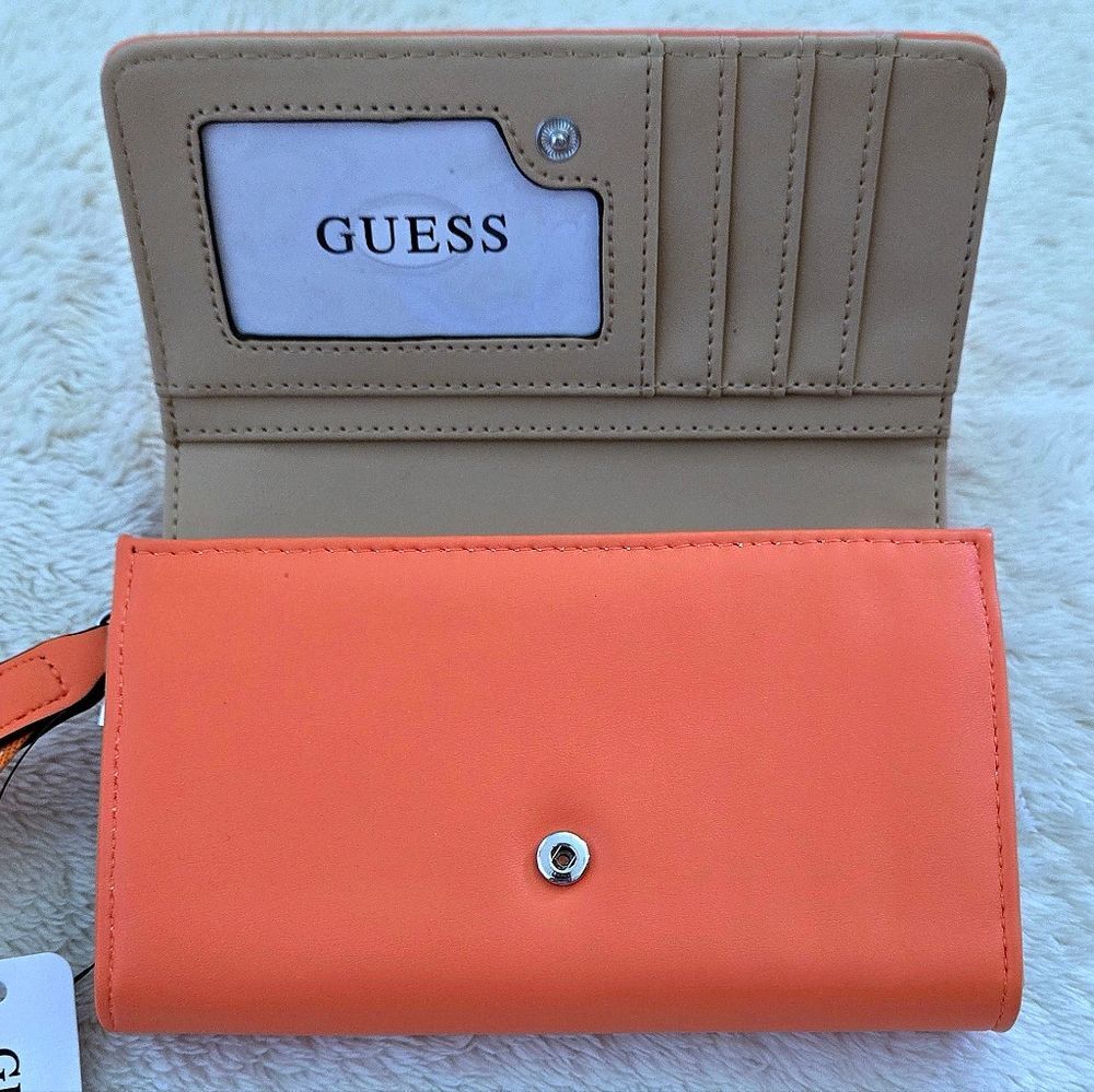 Guess❓️ "Finnian" Wristlet - NWT - Picture 13 of 16